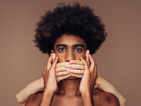 Demaquilante pra racista