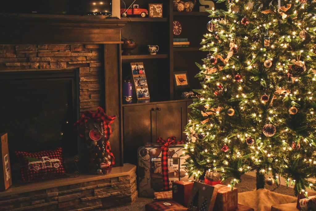 Dicas e inspirações de como decorar a árvore de Natal